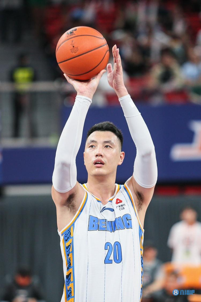 此前,北京男篮翟晓川社媒怒怼球迷,今日网友表示翟晓川已通过微博私信