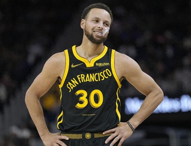 勇士主教练史蒂夫-科尔透露,斯蒂芬-库里现在感觉好很多,参加了所有的