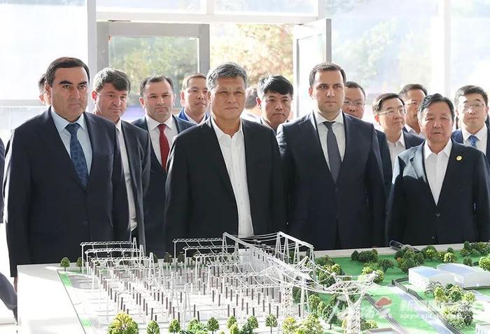△马兴瑞等在杜尚别2号火电站，实地查考新疆企业在塔吉克斯坦神色扩充情况