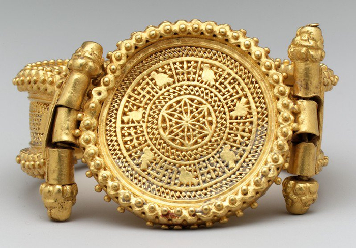 金手镯，拜占庭，公元约400年，纽约大都会艺术博物馆藏