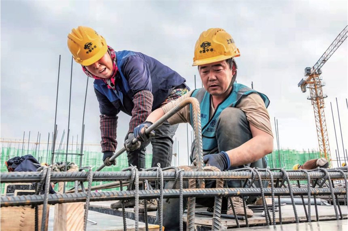 雄安有7个工地摄影师800多天拍了500多对夫妻