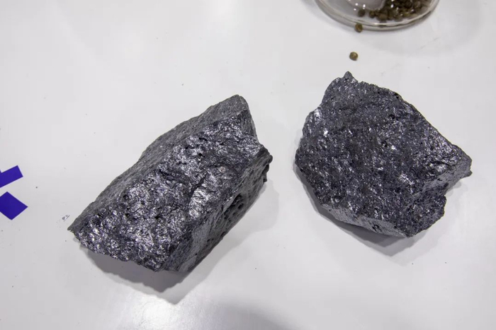 合盛硅业的工业硅产品/图源：视觉中国