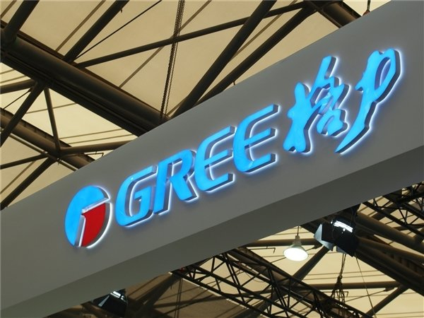 董明珠格力花费1个亿卖了20台空调让矿工穿西装上班