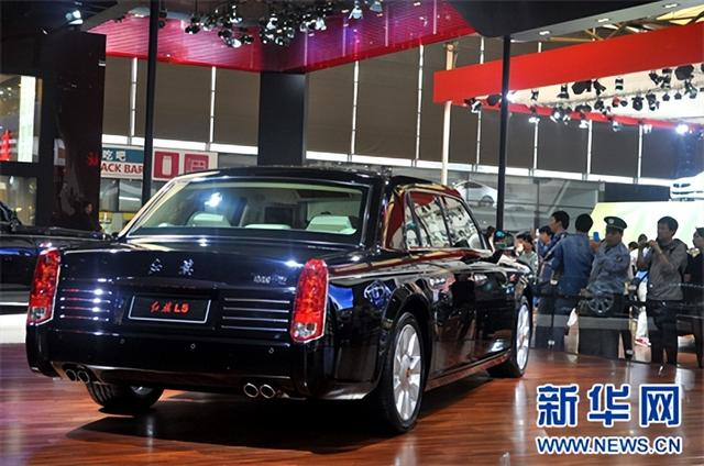 红旗L5轿车在2013上海国际汽车展上进行展示。