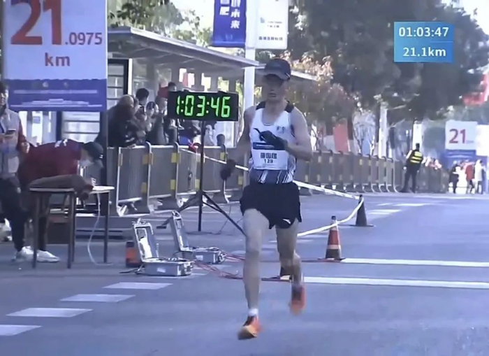 2小时10分15秒合肥马拉松董国建夺冠吴向东半马五连冠