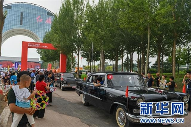 2020年7月28日，红旗车队从红旗创新大厦出发，进行城市巡游。