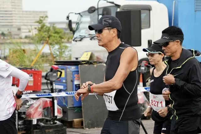 周润发参加半马比赛