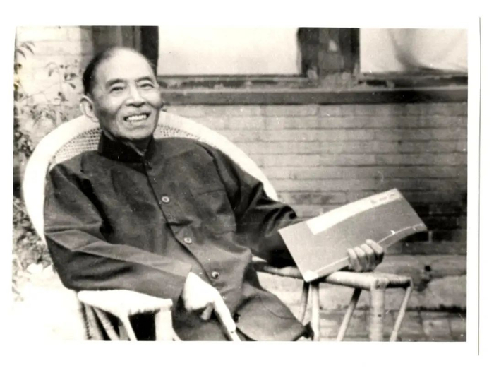 我的心向着你们文坛保姆茅盾赠书