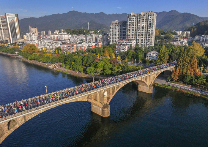 马拉松——浙江建德新安江马拉松赛举行|马拉松|浙江队|马拉松赛_新浪