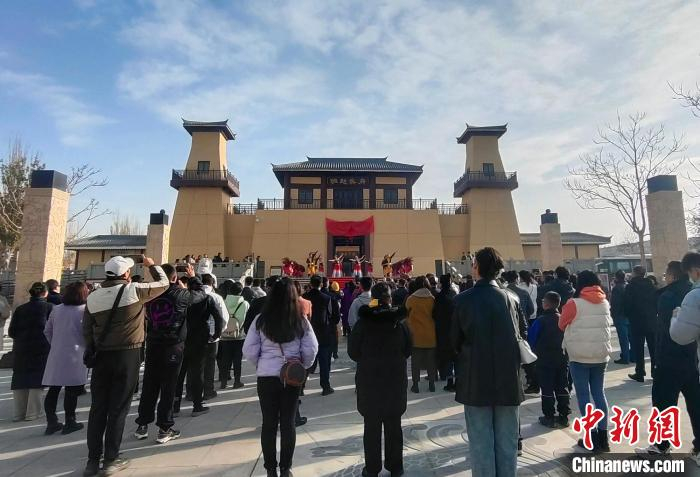 董晓 摄1994年,喀什市在上述遗址边修建了班超纪念公园,园中立有班超