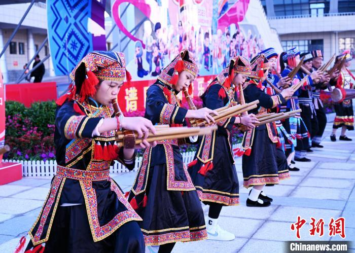 广西富川瑶族自治县庆祝成立40年