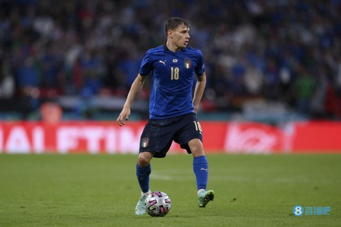 巴雷拉代表意大利国家队出场50次,在目前球队中仅次于多纳鲁马|巴雷拉