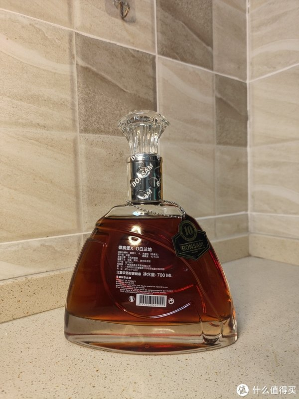 如梨或者葡萄来作为白兰地的搭配食物,以增强口感和味道的层次