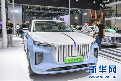 2022年7月24日，第19届中国（长春）国际汽车博览会闭幕，这是在长春汽博会现场展出的红旗新能源车型。