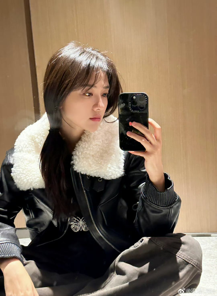 梁洁素颜吃火锅#被素颜吃火锅的梁洁可爱到,而且一边盯着火锅一边