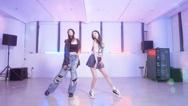 吴宣仪钟楚曦跳troublemaker