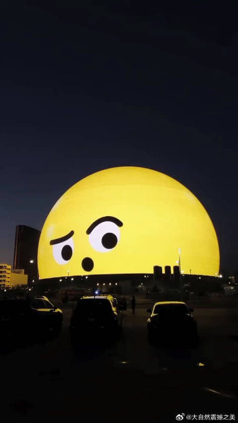 拉斯维加斯耗资23亿美元打造的球形地标变身巨型emoji