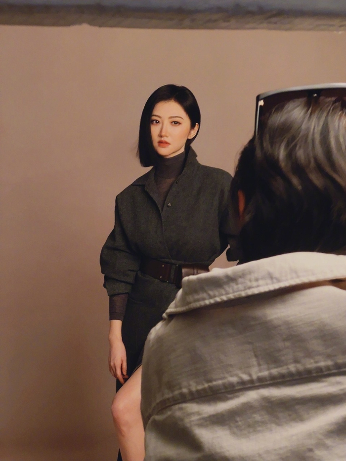 短发造型酷飒绝美,气场全开,百变景甜……|景甜|短发|百变_新浪新闻