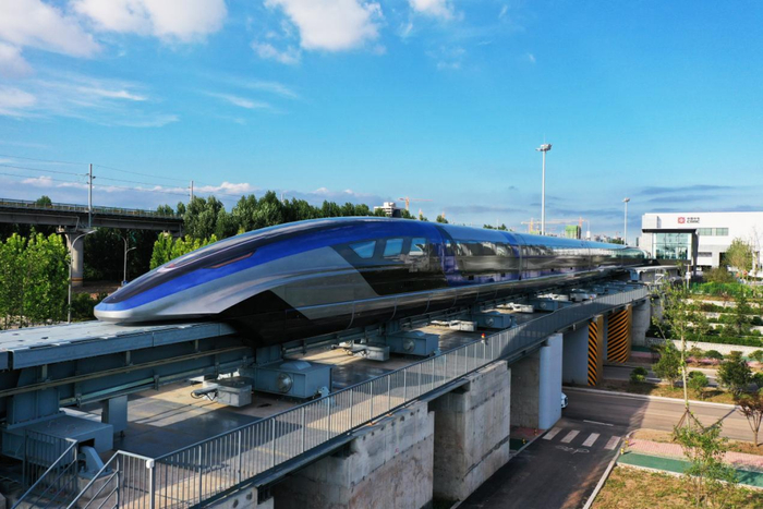▲“贴地飞行”的600公里/时高速磁浮列车