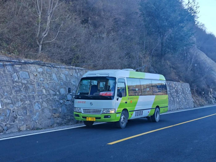 房东路已经全面恢复正常交通,公交车再次开到了村民的家门口,北京建工