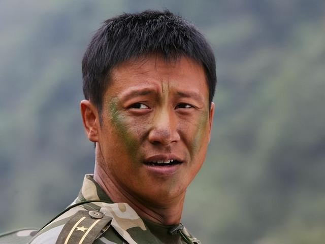 《士兵突击》17年,演员境况差距大:有人名利双收,有人仍是糊咖|王宝强