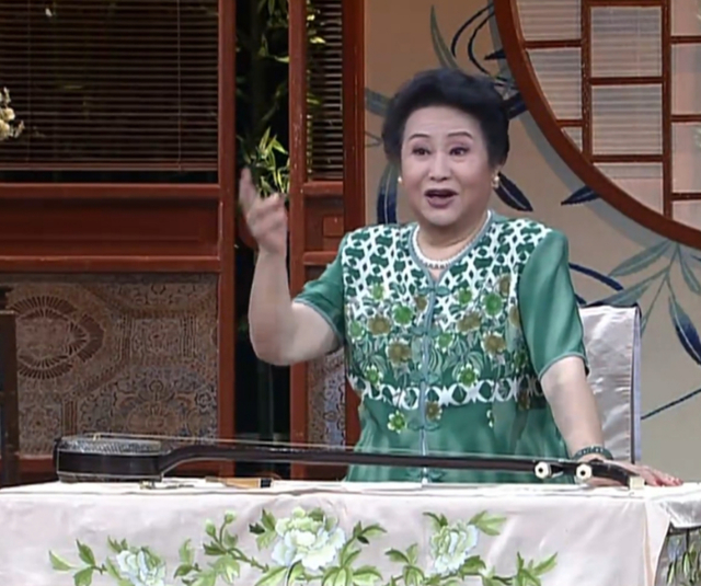 蒋云仙录制长篇弹词《啼笑因缘》录像1982年,蒋云仙荣获全国曲艺会演