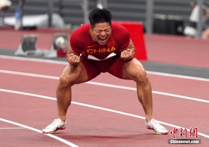 资料图:日本东京奥运会田径男子100米半决赛,苏炳添9秒83晋级决赛打破