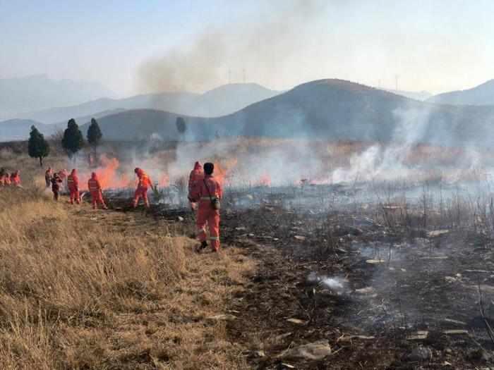 原山林場打燒防火隔離帶守好滿目綠防火於未燃