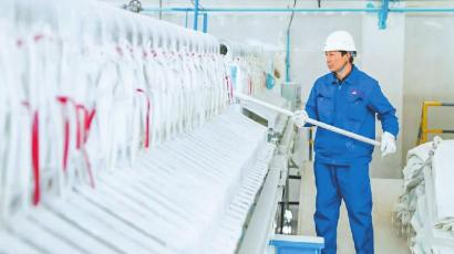 攀枝花东方钛业有限公司生产车间。