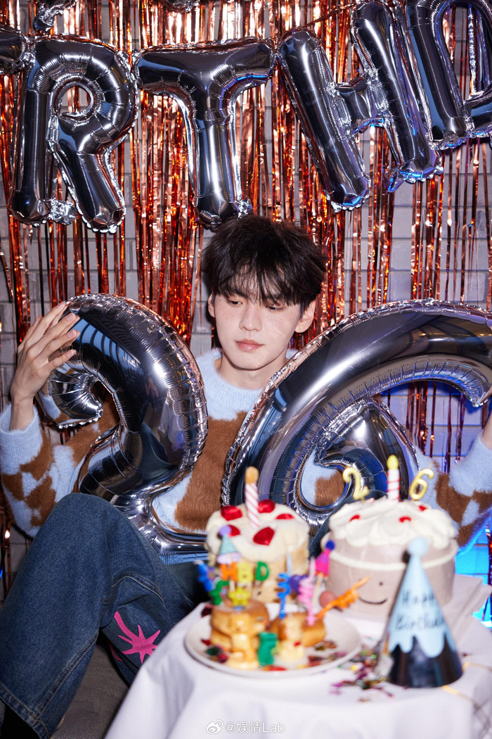 丨超级无敌大帅哥@biiiii毕雯珺 生日快乐啊!