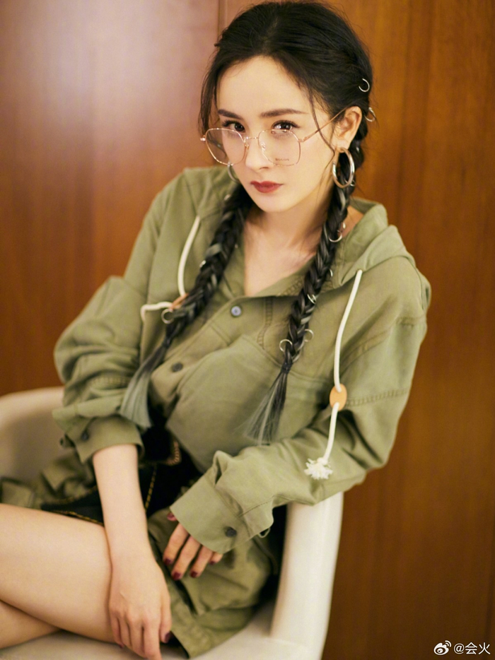 杨幂跟拳击辫的适配度好高,酷飒俏皮|杨幂_新浪新闻