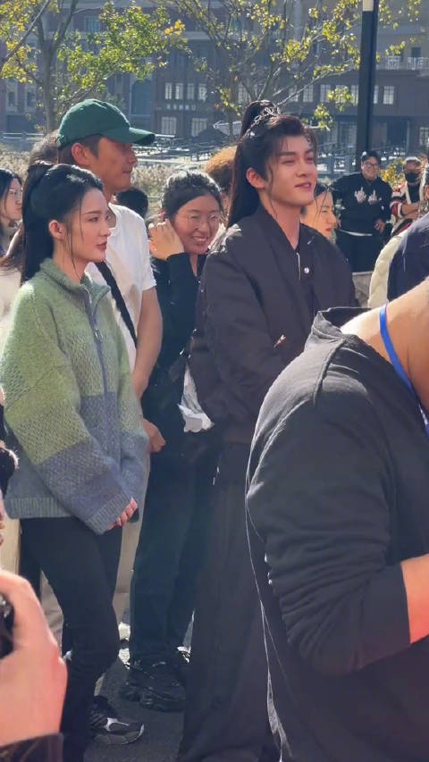 李沁,曾舜晞新剧《七夜雪》今日正式开机