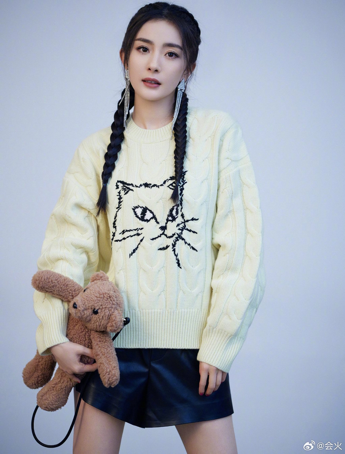 杨幂跟拳击辫的适配度好高,酷飒俏皮|杨幂_新浪新闻