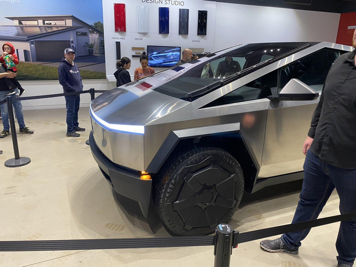 特斯拉 cybertruck 纯电皮卡车数据揭晓:最大载货质量约 1134 kg
