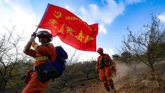 雲南十大新聞人物候選人事蹟展播|雲南省森林消防總隊特勤大隊:衝鋒