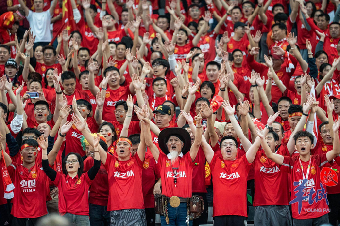 中国球迷现场呐喊助威|体育场|世界杯预选赛_新浪新闻