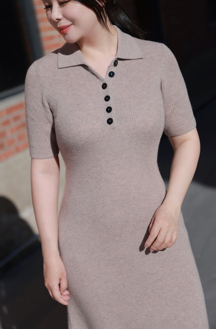 这个季节外搭一件大衣，或者长款羽绒服，温度刚刚好。范友福利价1690元~