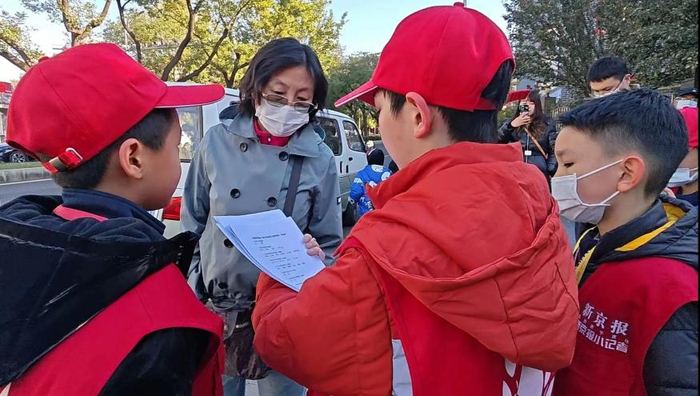 新京报小记者街头采访市民眼中的"未成年人网络健康使用情况"|未成年