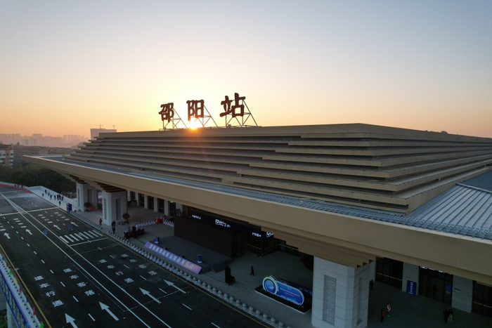 将于当天上午11点44分终到广州南站,这是邵阳站扩改建后开出的首趟