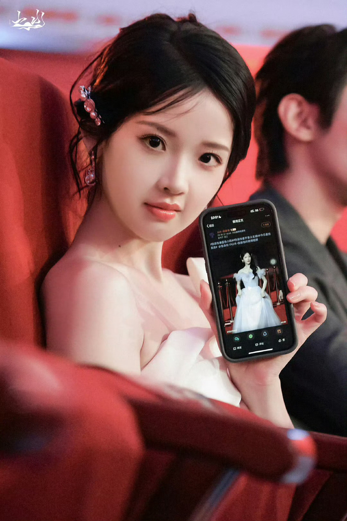 张淼怡也怼粉吗?不是还给粉丝看站姐拍的图吗?