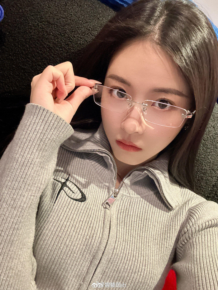 丨@孙芮 晒出最新自拍,漂亮姐姐是真不把我们当外人啊……|孙芮_新浪