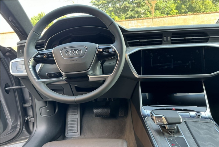在广州车展看到更优解的奥迪a7l,各方面比5系强