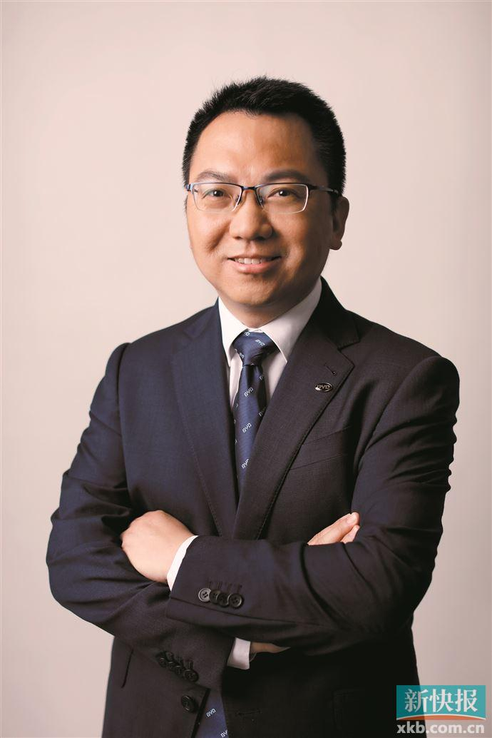 比亚迪汽车品牌及公关事业部副总经理杜国忠把电动化与智能化相融合