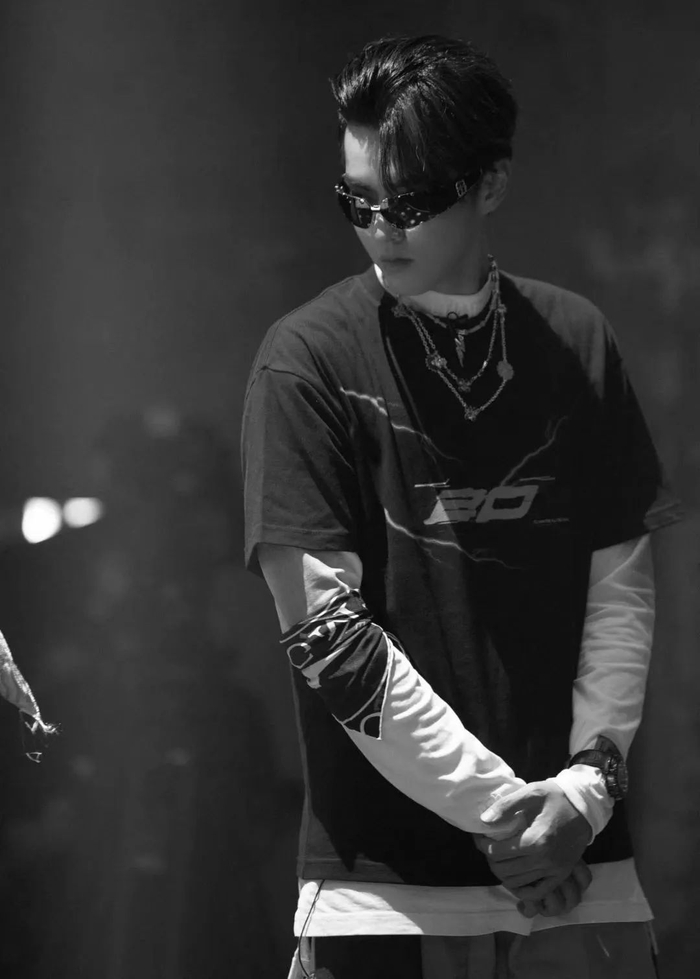 吴亦凡的厂牌20xx厂牌突然转发了一篇来自都美竹写手的自爆小作文