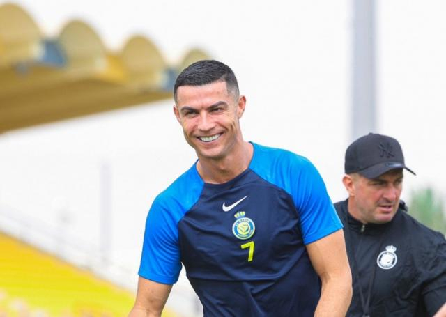 利雅得胜利晒c罗训练照:他回家了|利雅得|克里斯蒂亚诺·罗纳尔多