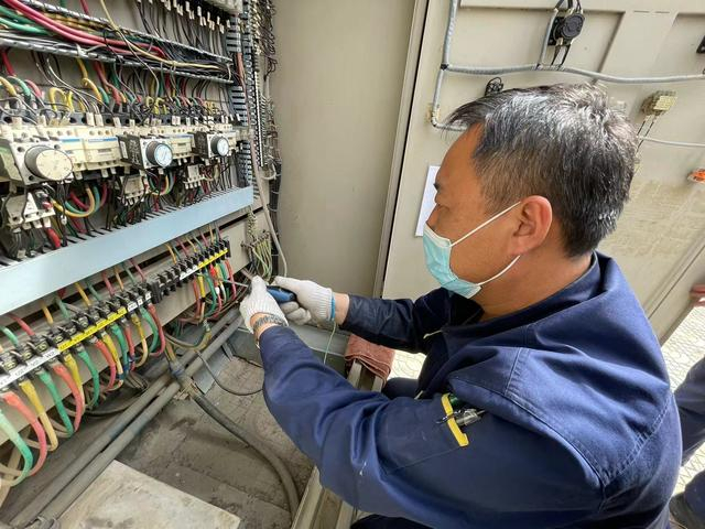 （首开集团首华物业公司汽博项目部严格执行服务标准）