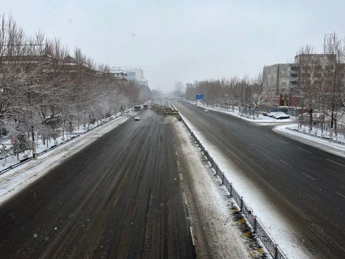 11月22日11时发布22日下午至25日白天全省天气预报:22日下午:伊春南部