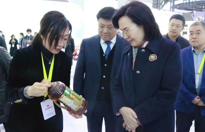受邀参加第七届丝博会 长安花菜籽油再展风采|长安_新浪新闻