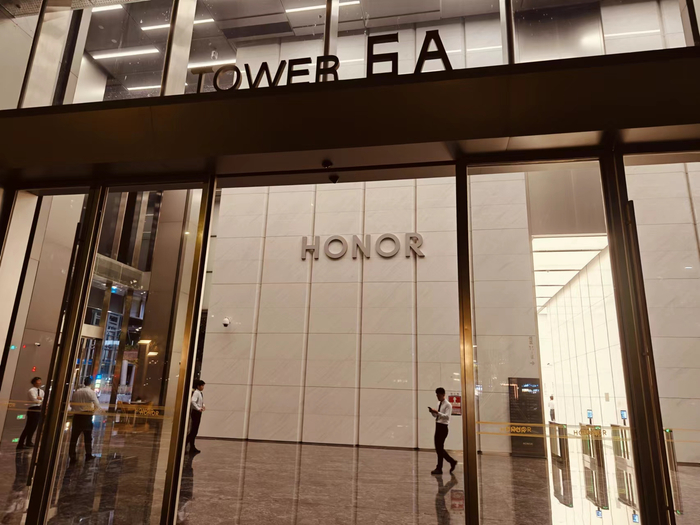 荣耀更换董事长吸引多元化资本进入通过首发上市登陆资本市场