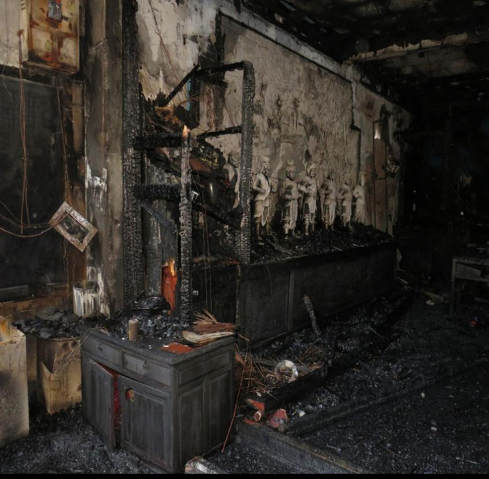 一层南侧出入口燃烧蔓延痕迹